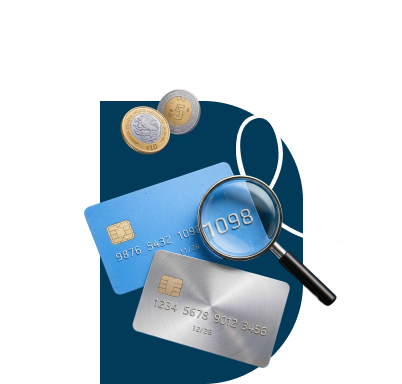 Tarjetas y monedas bajo una lupa